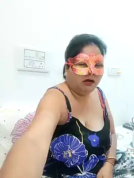Snapshot of BBW_HOT_COUPLE chatting on 01.01.25 BBW HOT COUPLE online show from 01.01.25