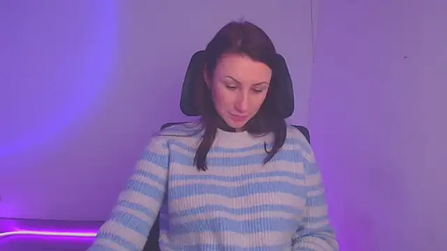 Snapshot of Loren_Moa chatting on 12.22.24 Loren Moa online show from 12.22.24