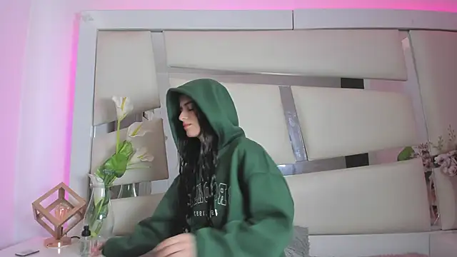 chrystal js online show from 12.10.24