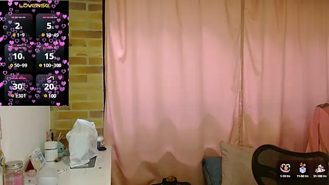 Snapshot of emitaa17228o chatting on 01.14.25 emitaa17228o online show from 01.14.25