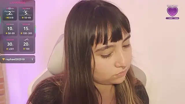 Snapshot of emitaa17228o chatting on 10.28.25 emitaa17228o online show from 10.28.25