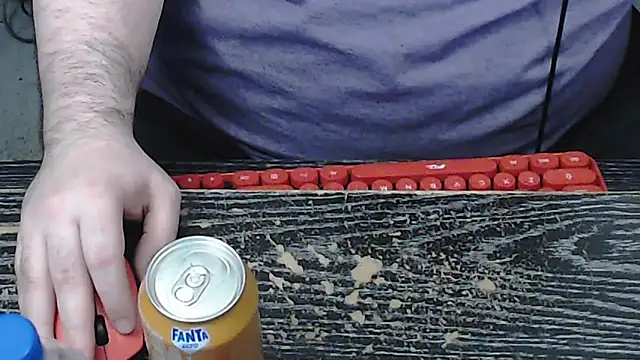 Snapshot of Dominant_BEAR chatting on 09.26.25 Dominant BEAR online show from 09.26.25