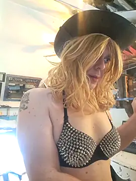 ditchwaterbitch online show from 10.28.25