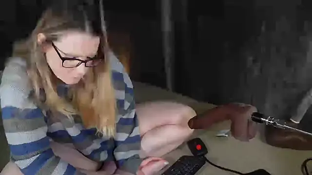 Snapshot of little_princess92 chatting on 02.13.25 little princess92 online show from 02.13.25