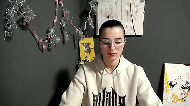 lady olivia  online show from 12.19.24