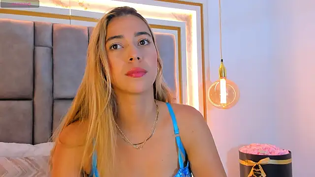Snapshot of elianabrown chatting on 04.23.26 elianabrown online show from 04.23.26
