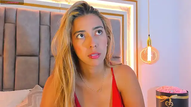 Snapshot of elianabrown chatting on 04.24.26 elianabrown online show from 04.24.26