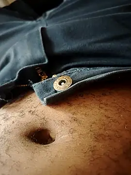 Snapshot of TornadoStorm35 chatting on 11.11.25 TornadoStorm35 online show from 11.11.25