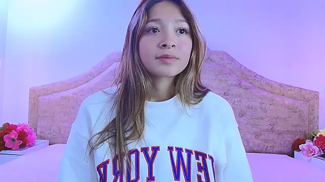 Snapshot of Victoria_Adams14 chatting on 02.07.25 Victoria Adams14 online show from 02.07.25