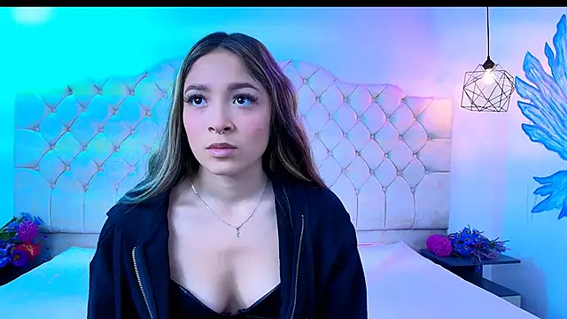 Snapshot of Victoria_Adams14 chatting on 02.15.25 Victoria Adams14 online show from 02.15.25