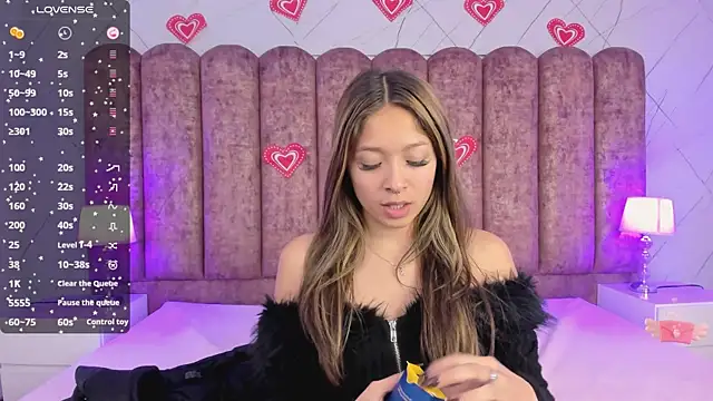 Snapshot of Victoria_Adams14 chatting on 02.16.25 Victoria Adams14 online show from 02.16.25