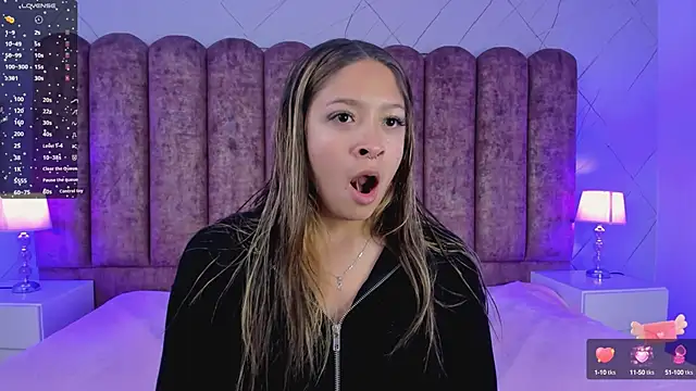 Snapshot of Victoria_Adams14 chatting on 02.21.25 Victoria Adams14 online show from 02.21.25