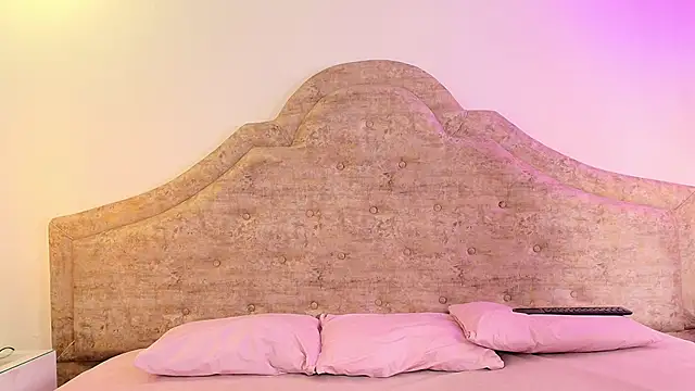 Snapshot of Victoria_Adams14 chatting on 09.17.25 Victoria Adams14 online show from 09.17.25