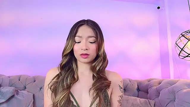 Snapshot of Victoria_Adams14 chatting on 09.18.25 Victoria Adams14 online show from 09.18.25