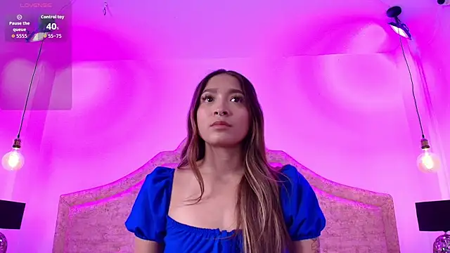 Snapshot of Victoria_Adams14 chatting on 11.17.25 Victoria Adams14 online show from 11.17.25