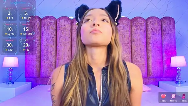 Snapshot of Victoria_Adams14 chatting on 11.19.25 Victoria Adams14 online show from 11.19.25