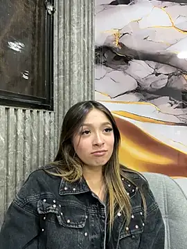 Snapshot of Victoria_Adams14 chatting on 11.26.25 Victoria Adams14 online show from 11.26.25