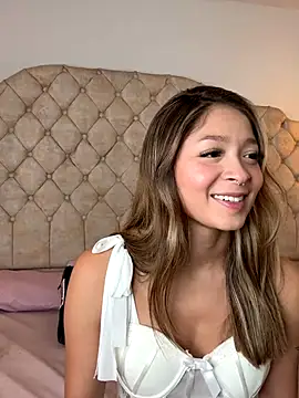 Snapshot of Victoria_Adams14 chatting on 12.15.25 Victoria Adams14 online show from 12.15.25