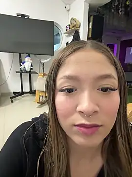 Snapshot of Victoria_Adams14 chatting on 12.19.25 Victoria Adams14 online show from 12.19.25