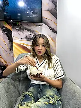 Snapshot of Victoria_Adams14 chatting on 01.09.26 Victoria Adams14 online show from 01.09.26