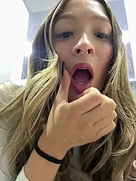 Snapshot of Victoria_Adams14 chatting on 01.11.26 Victoria Adams14 online show from 01.11.26