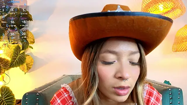 Snapshot of Victoria_Adams14 chatting on 02.16.26 Victoria Adams14 online show from 02.16.26