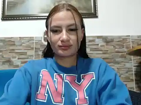 Snapshot of alice_trinity chatting on 02.05.25 alice trinity online show from 02.05.25