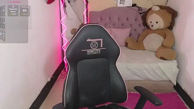 Snapshot of Chiara_tay chatting on 11.06.25 Chiara tay online show from 11.06.25