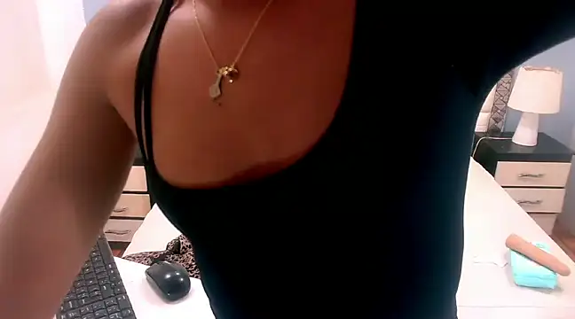 Snapshot of meghanSusexx chatting on 02.18.25 meghanSusexx online show from 02.18.25