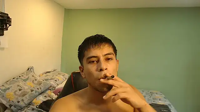Snapshot of danielitopapuu chatting on 06.26.26 danielitopapuu online show from 06.26.26