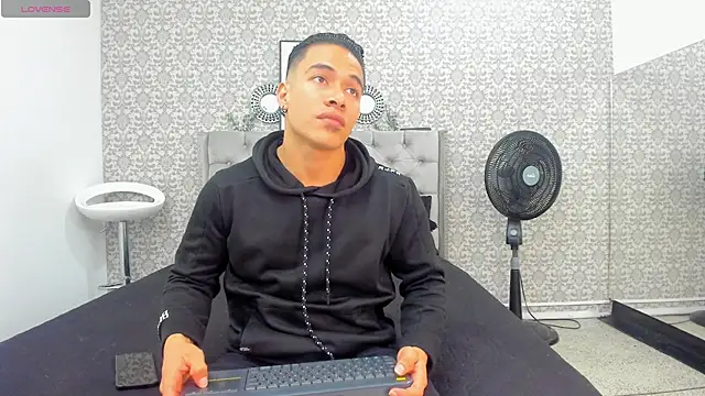 Bryson Collins  online show from 10.07.25