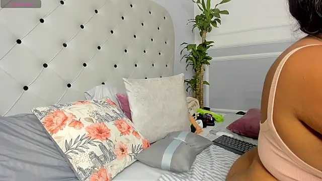 Yiseth 02 online show from 02.15.25