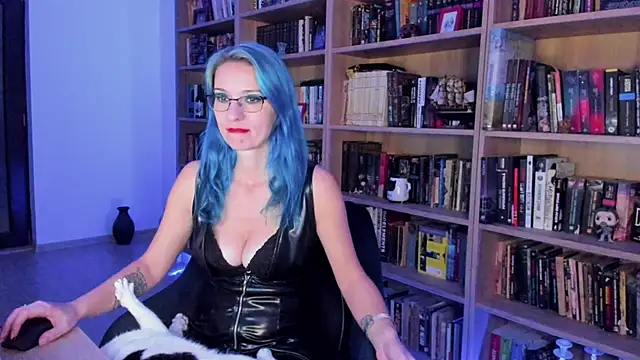 Queen of Hearts1 online show from 11.07.25