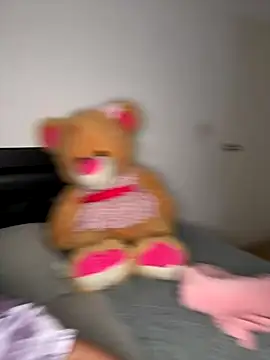 msschloee  online show from 10.26.25