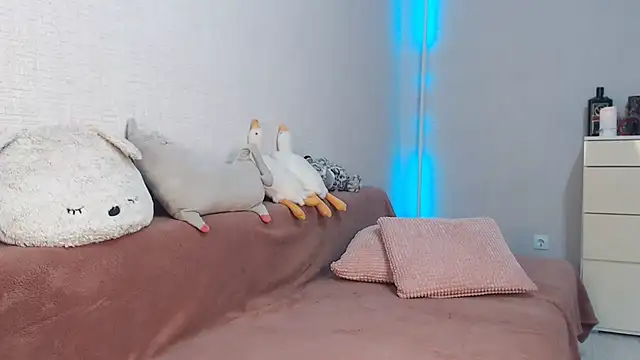 lovely hayley online show from 10.03.25