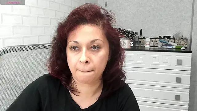 Snapshot of TeasyLana chatting on 11.24.25 TeasyLana online show from 11.24.25