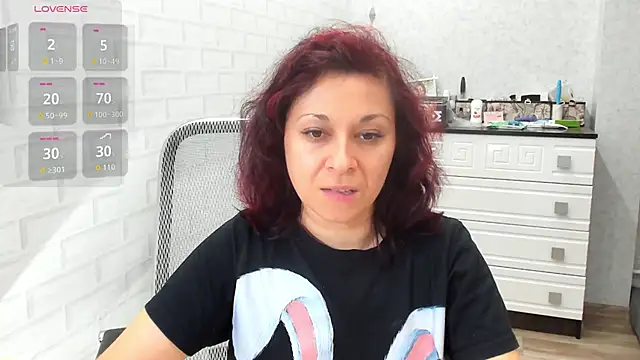 Snapshot of TeasyLana chatting on 11.27.25 TeasyLana online show from 11.27.25