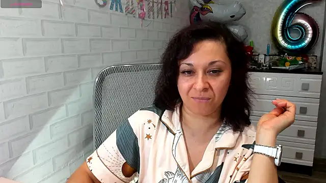 Snapshot of TeasyLana chatting on 02.22.26 TeasyLana online show from 02.22.26