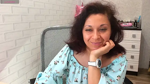 Snapshot of TeasyLana chatting on 05.21.26 TeasyLana online show from 05.21.26