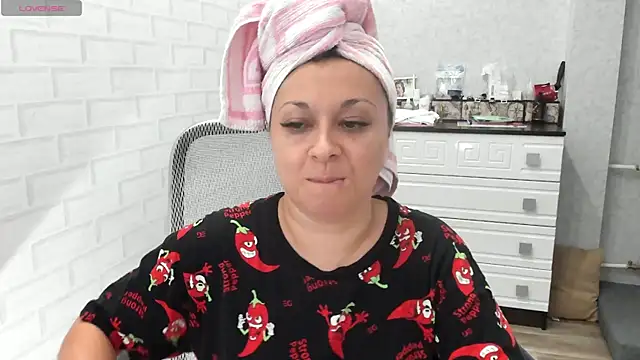 Snapshot of TeasyLana chatting on 08.06.26 TeasyLana online show from 08.06.26