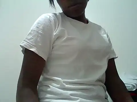 Snapshot of Queen_loveer chatting on 12.15.25 Queen loveer online show from 12.15.25