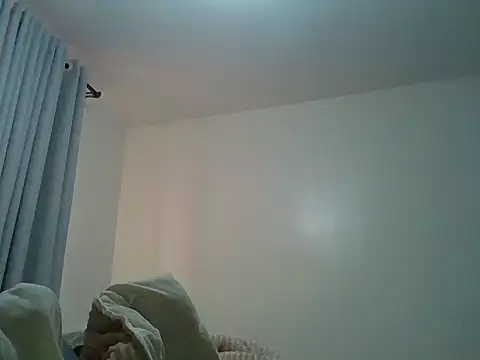 Snapshot of Queen_loveer chatting on 12.17.25 Queen loveer online show from 12.17.25