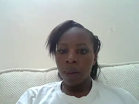 Snapshot of Queen_loveer chatting on 12.18.25 Queen loveer online show from 12.18.25