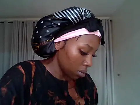 Snapshot of Queen_loveer chatting on 05.27.26 Queen loveer online show from 05.27.26