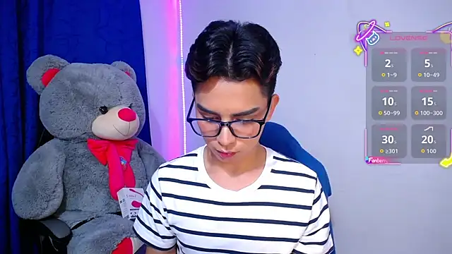 Snapshot of OwenBluee chatting on 04.23.26 OwenBluee online show from 04.23.26