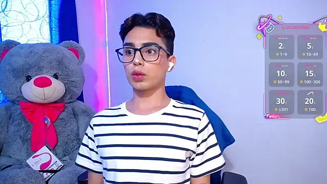 Snapshot of OwenBluee chatting on 04.23.26 OwenBluee online show from 04.23.26