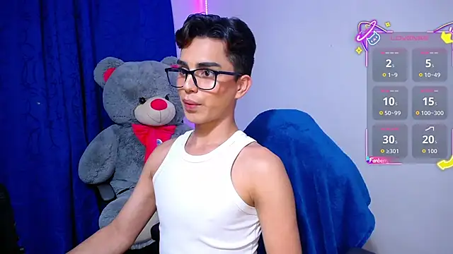 Snapshot of OwenBluee chatting on 04.25.26 OwenBluee online show from 04.25.26