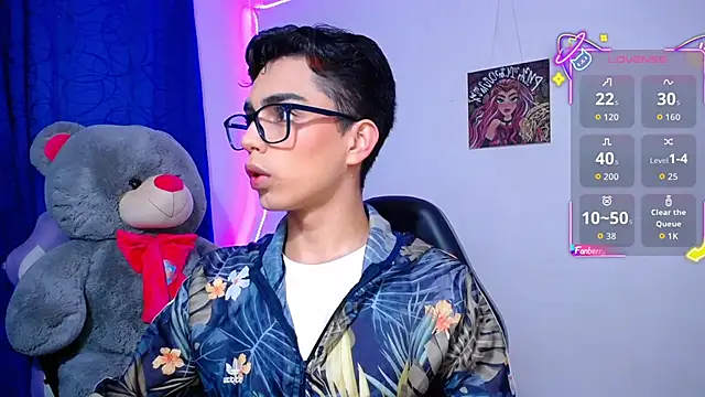 Snapshot of OwenBluee chatting on 05.03.26 OwenBluee online show from 05.03.26