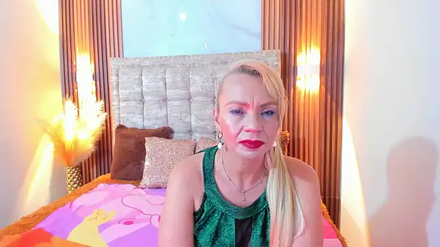 Snapshot of AnastasiaTaylor_ chatting on 02.18.25 AnastasiaTaylor  online show from 02.18.25