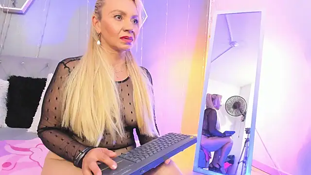 Snapshot of AnastasiaTaylor_ chatting on 02.28.25 AnastasiaTaylor  online show from 02.28.25